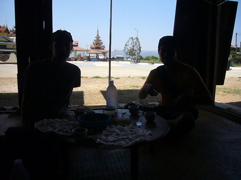 Travel - Myanmar - Inle Lake - First Boat Trip - Canal-side life